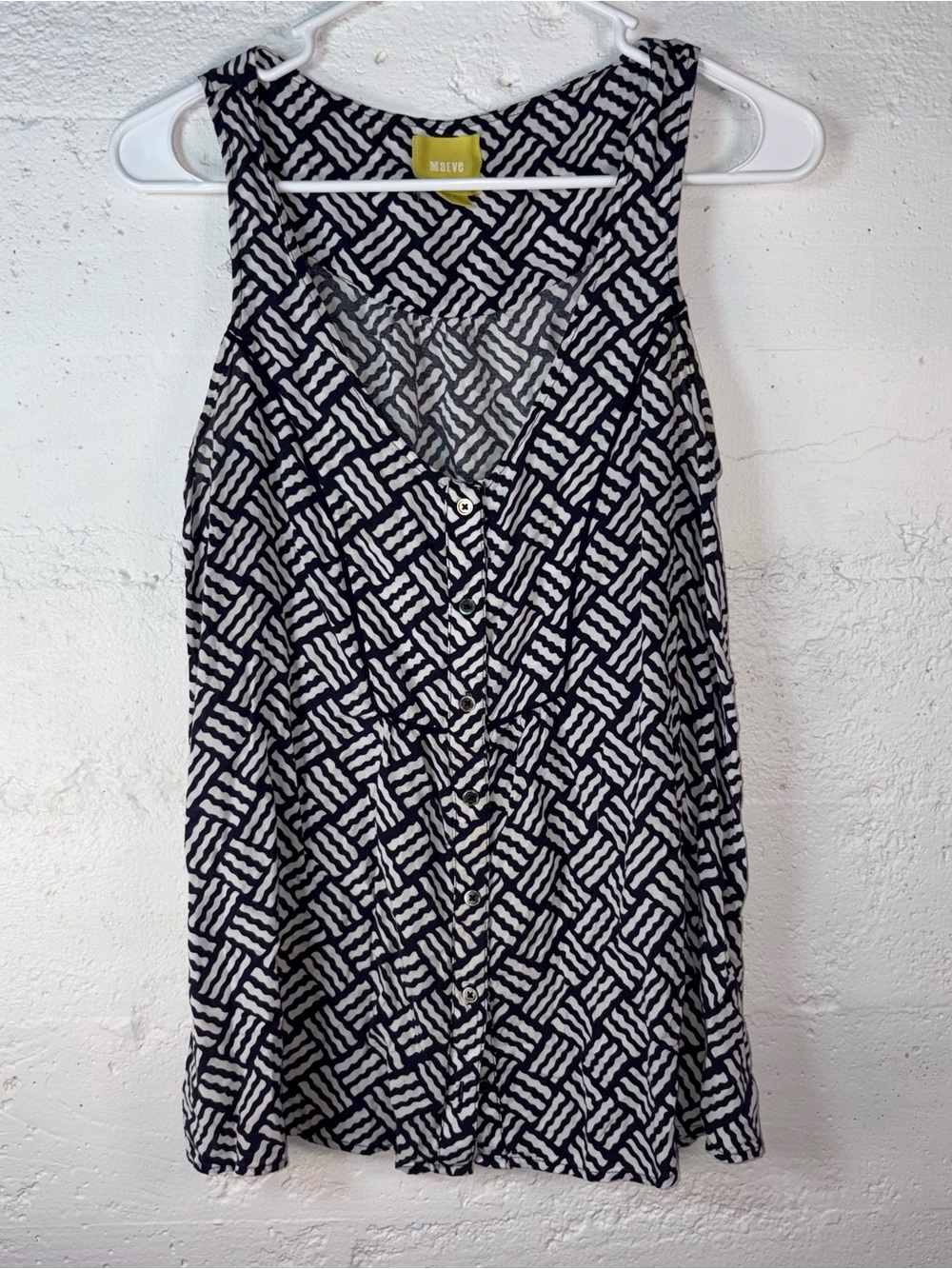 Maeve Black and White Geometric Button-Front sleeveless top size 8